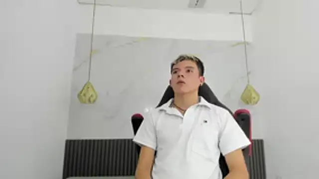 Snapshot of AndyFame1 chatting on February 10, 6:23 pm AndyFame1 online show from February 10, 6:23 pm