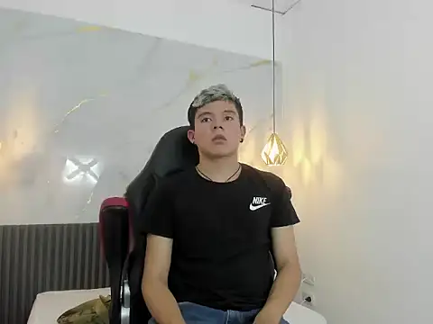 Snapshot of AndyFame1 chatting on February 17, 6:25 pm AndyFame1 online show from February 17, 6:25 pm