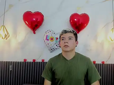 Snapshot of AndyFame1 chatting on February 19, 6:15 pm AndyFame1 online show from February 19, 6:15 pm