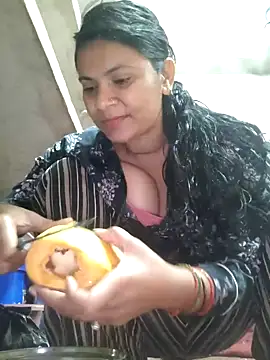 couple 71 online show from February 15, 5:04 am