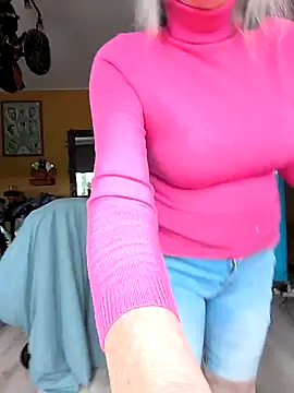 Snapshot of SexyKato001 chatting on October 24, 12:34 pm SexyKato001 online show from October 24, 12:34 pm