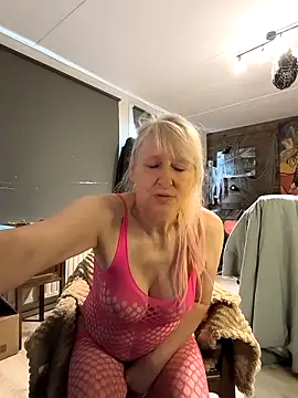 Snapshot of SexyKato001 chatting on November 18, 11:25 am SexyKato001 online show from November 18, 11:25 am