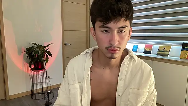 Snapshot of sweettaaron01 chatting on October 15, 5:35 pm sweettaaron01 online show from October 15, 5:35 pm