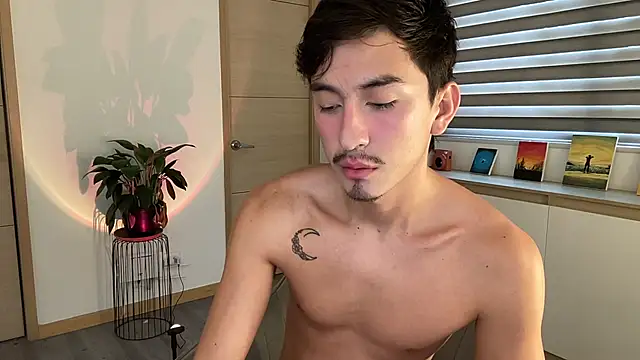 Snapshot of sweettaaron01 chatting on October 18, 5:35 pm sweettaaron01 online show from October 18, 5:35 pm