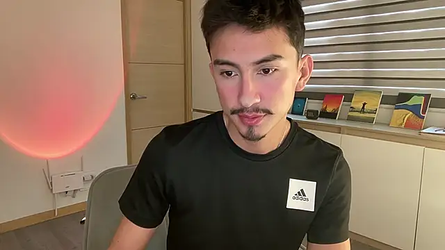 Snapshot of sweettaaron01 chatting on November 10, 5:23 pm sweettaaron01 online show from November 10, 5:23 pm