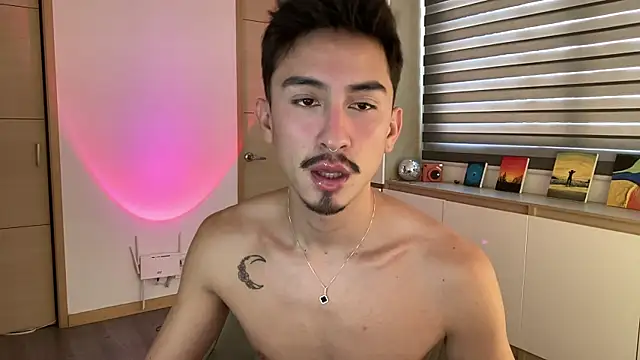 Snapshot of sweettaaron01 chatting on November 17, 5:19 pm sweettaaron01 online show from November 17, 5:19 pm