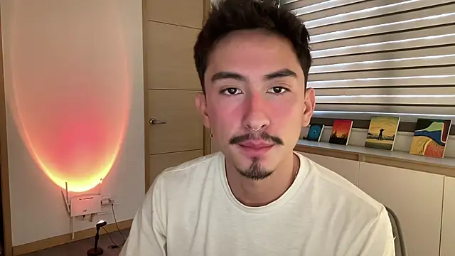 Snapshot of sweettaaron01 chatting on November 18, 5:17 pm sweettaaron01 online show from November 18, 5:17 pm