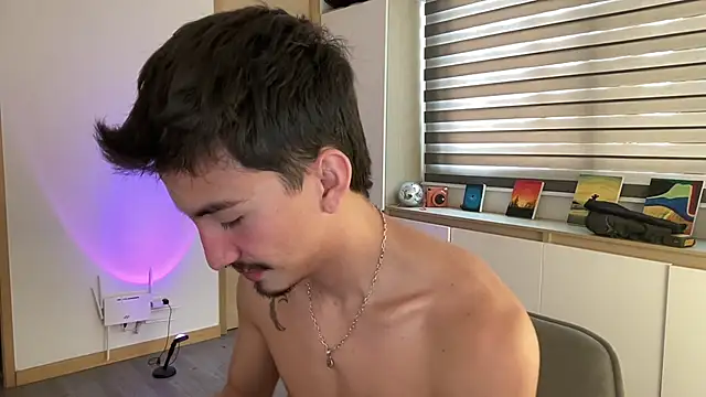 Snapshot of sweettaaron01 chatting on November 24, 5:34 pm sweettaaron01 online show from November 24, 5:34 pm