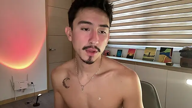 Snapshot of sweettaaron01 chatting on November 26, 5:25 pm sweettaaron01 online show from November 26, 5:25 pm