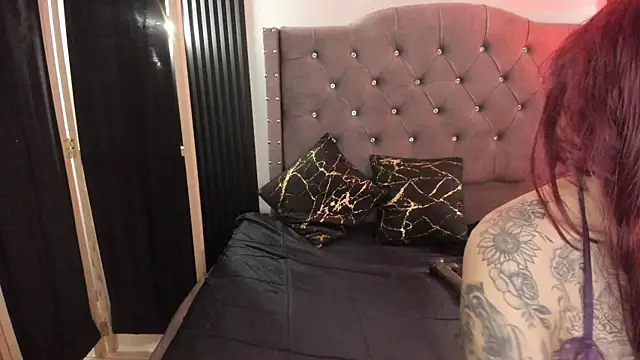 Scarbadgirl  online show from June 30, 4:02 am