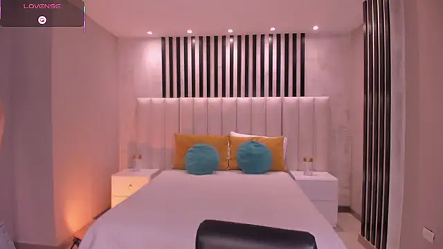 IsabellaMoreau online show from October 15, 7:36 pm