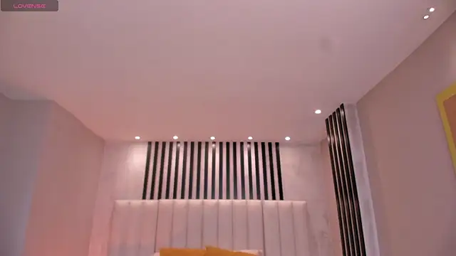 IsabellaMoreau online show from October 18, 9:04 pm