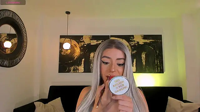 IsabellaMoreau online show from December 17, 8:37 pm