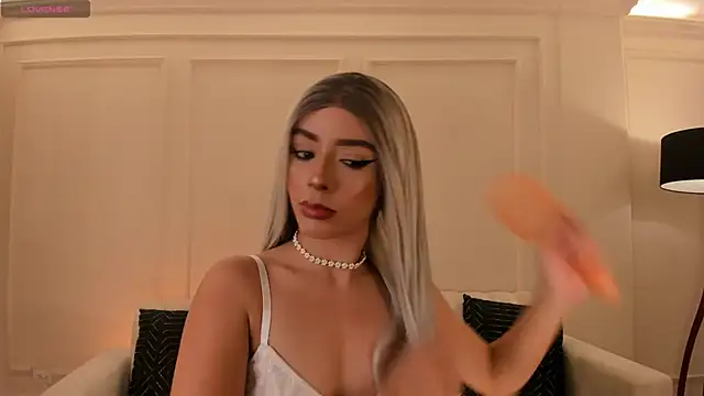 IsabellaMoreau online show from December 22, 7:22 pm