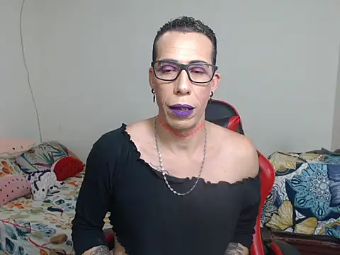 Snapshot of afrodit_25 chatting on October 17, 5:43 am afrodit 25 online show from October 17, 5:43 am