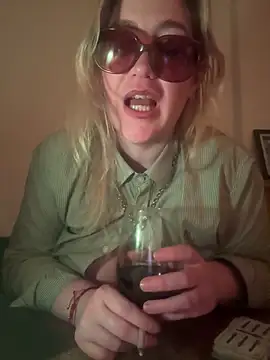 Granlady7 online show from April 12, 9:20 pm