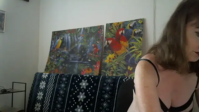 Snapshot of sweetdolly20 chatting on November 1, 7:10 am sweetdolly20 online show from November 1, 7:10 am