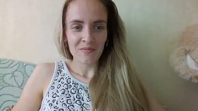 Snapshot of JayeTyler chatting on June 18, 7:41 am JayeTyler online show from June 18, 7:41 am
