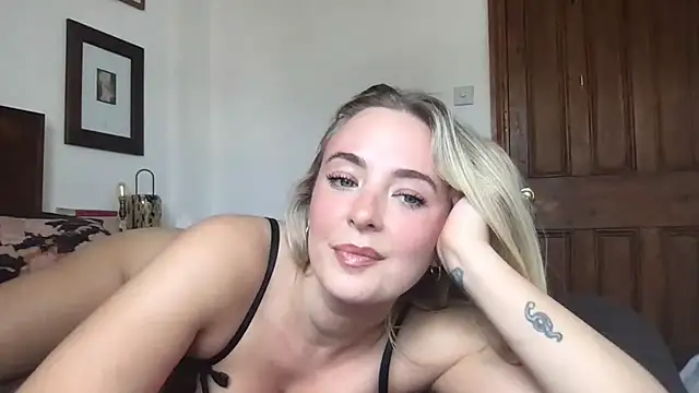 rosiegirl33 online show from May 26, 2:24 pm