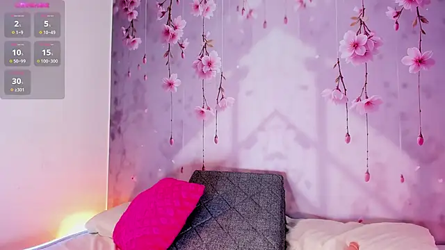 Lorrainee  online show from September 25, 8:01 pm