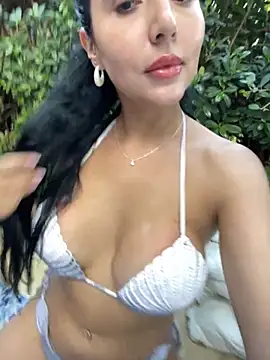 Snapshot of oh_nina chatting on October 8, 10:18 pm oh nina online show from October 8, 10:18 pm