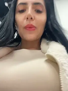 Snapshot of oh_nina chatting on November 5, 11:49 pm oh nina online show from November 5, 11:49 pm