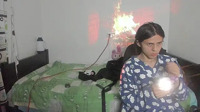 Snapshot of Petite-Goth chatting on October 30, 2:35 am Petite-Goth online show from October 30, 2:35 am