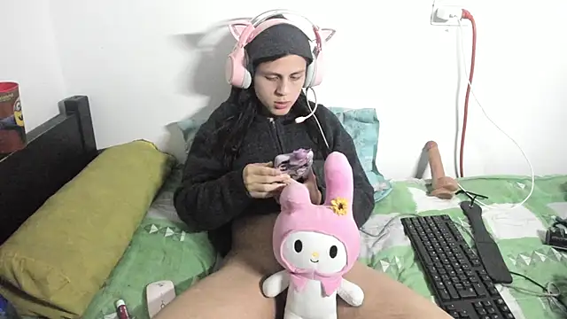 Snapshot of Petite-Goth chatting on November 23, 2:22 am Petite-Goth online show from November 23, 2:22 am