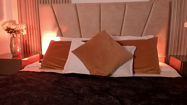 Victoria Beaumont online show from October 18, 11:55 am