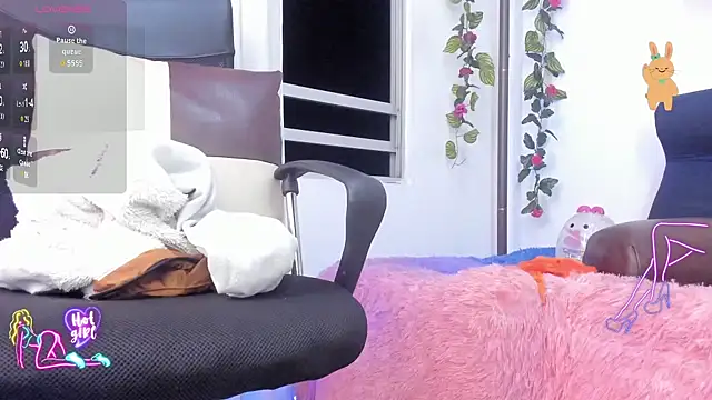 miaroberts69 online show from April 12, 1:10 am