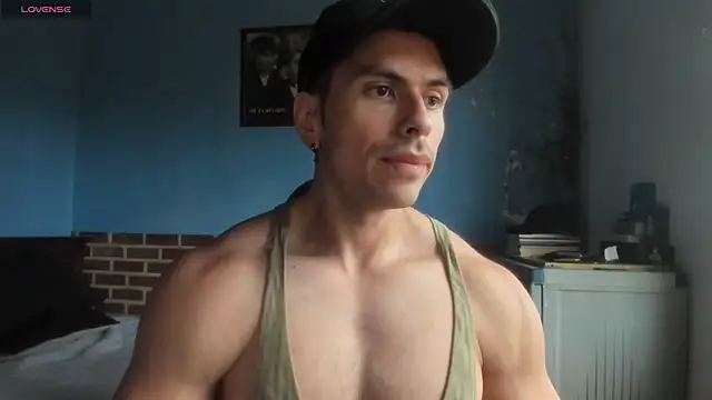 Snapshot of justinkarter chatting on May 5, 12:02 pm justinkarter online show from May 5, 12:02 pm
