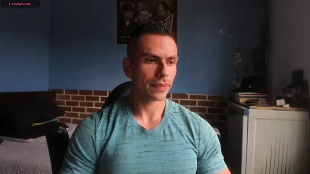 Snapshot of justinkarter chatting on May 7, 5:29 pm justinkarter online show from May 7, 5:29 pm