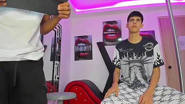 TWINKS FRIENDS online show from October 10, 7:18 am