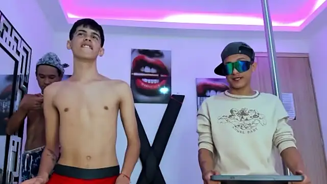 TWINKS FRIENDS online show from October 20, 2:45 am