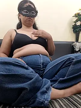 Iampriyaaa15 online show from October 8, 10:24 am