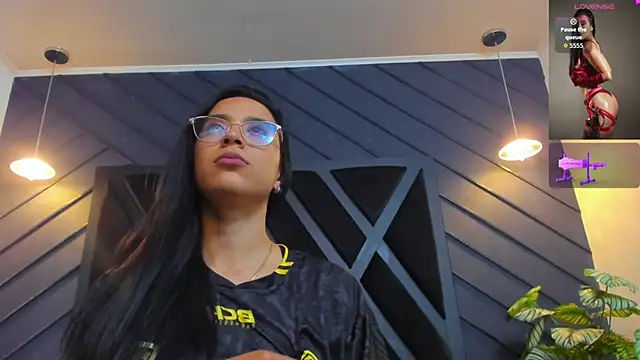 zoe martins  online show from October 16, 5:25 pm