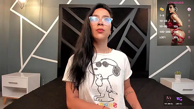 zoe martins  online show from October 23, 11:20 am