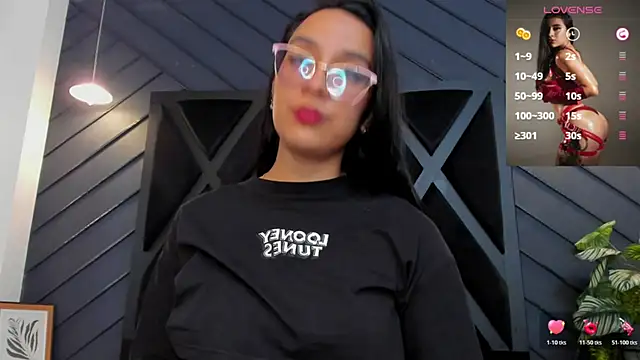 zoe martins  online show from October 25, 5:30 pm