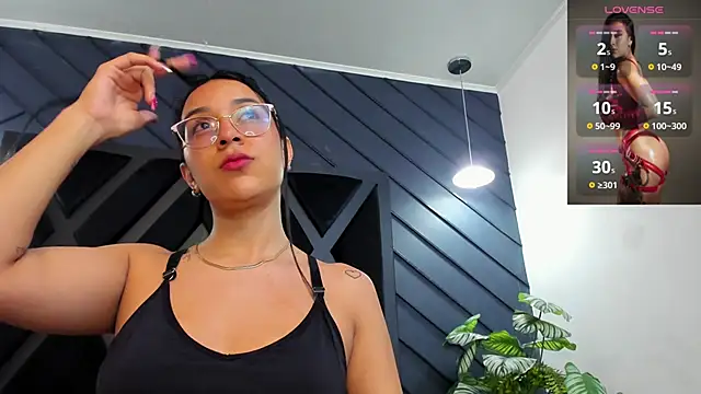 zoe martins  online show from November 3, 5:25 pm