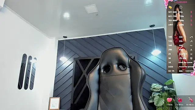 zoe martins  online show from December 2, 5:19 pm