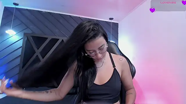 zoe martins  online show from February 19, 5:20 pm