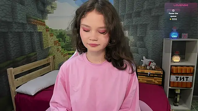 EmilyChaves online show from September 28, 3:39 pm