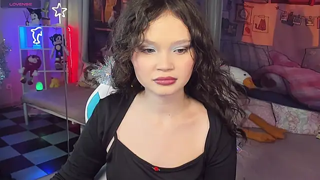 EmilyChaves online show from January 6, 8:07 am