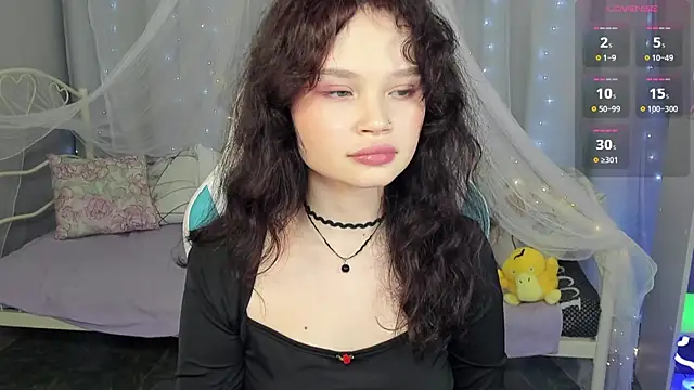 Snapshot of EmilyChaves chatting on April 9, 6:19 am EmilyChaves online show from April 9, 6:19 am