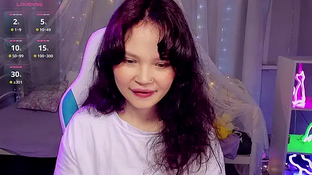 Snapshot of EmilyChaves chatting on April 16, 6:14 am EmilyChaves online show from April 16, 6:14 am