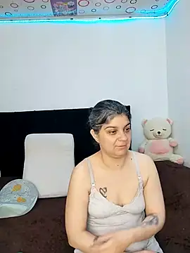 queemking online show from February 3, 8:36 pm