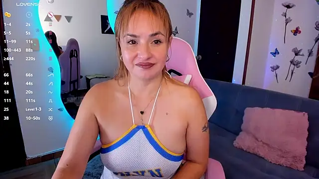 Snapshot of luciamature_ chatting on September 23, 7:06 pm luciamature online show from September 23, 7:06 pm