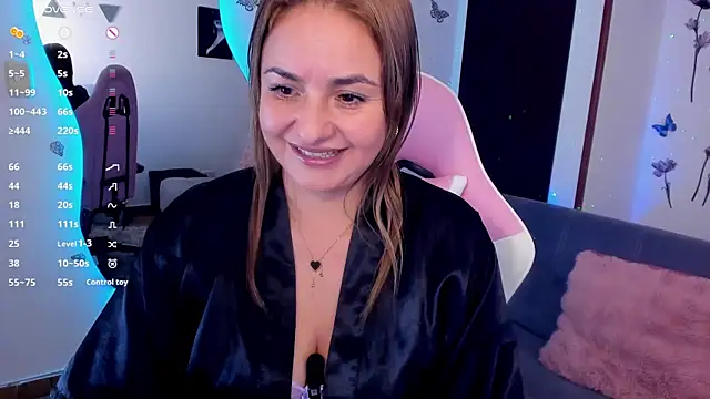 Snapshot of luciamature_ chatting on September 25, 9:29 pm luciamature online show from September 25, 9:29 pm