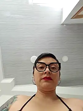 Daniela Leonn online show from October 15, 7:25 pm