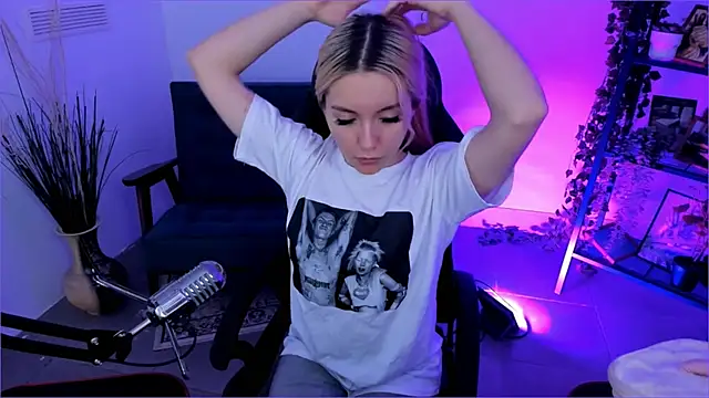 AuroraWrenfield online show from October 9, 4:43 am